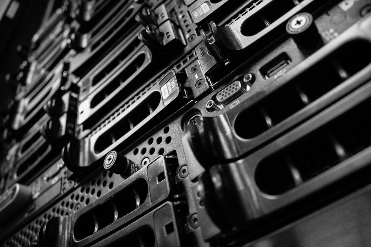 サーバールームのネットワーク機器のイメージ